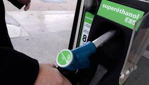 Sachez que la plupart d'entre vous roule à l'ethanol sans le selon les constructeurs automobiles, les voitures essence classiques ne sont pas adaptées à l'éthanol et utiliser de l'ethanol peut endommager votre. Rouler A L E85 C Est Moins Cher Et C Est Facile Tout Ce Qu Il Faut Savoir