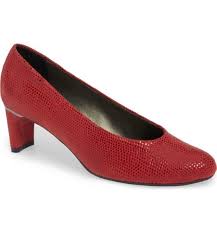 No need to buy orthopedic shoes—the best shoes for bunions can actually be cute, too. Comfortable Pumps For Bunions Plus 6 More Bonus Picks