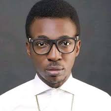 BIOGRAPHY OF FRANK EDWARDS WHO IS FRANK EDWARDS? Frank Ugochukwu Edwards  popularly known by his stage name as Frank Edwards is a famous Nigerian  gospel singer, songwriter, recording artiste, stage performer,