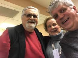 As we feast around the table, let's appreciate our incredible AUC  community! Which AUC friends make your life fuller? 🍁👇🏽