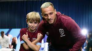 The italian newspaper reports in their print edition may 6 that the toffees could be rivalled by italian sides bologna, inter milan and ac milan. Young Hammer Billy Interviews Arnautovic And Wilshere West Ham United