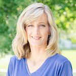 Laura Willardson's Instagram, Twitter & Facebook