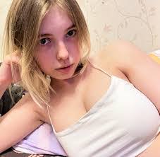 Ashley Cade's Instagram, Twitter & Facebook