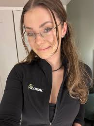 I bowled like 🗑️ 💩 today 🙃 So it is fair to say… I don't want to talk  bowling, SOOOOO… GIVE ME YOUR BEST DAD JOKES 🤪