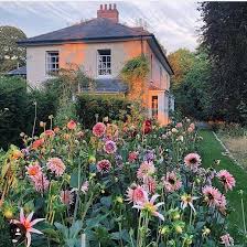 1.(n) a type of house. Laid Back Farmhouse Laid Back Farmhouse Instagram Fotos Und Videos Cottage Garden Beautiful Gardens Dream Garden