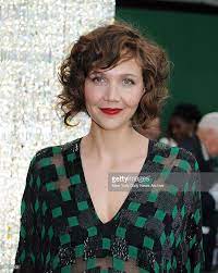 Maggie Gyllenhaal At The Cfda Fashion Awards Held In The New York Curly Hair Styles Curly Hair Styles Naturally Hair Styles