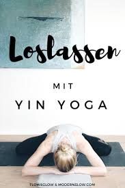 Mit Yin Yoga Einfach Loslassen Und Entspannen Modern Slow Yin Yoga Yoga Yoga Anfanger