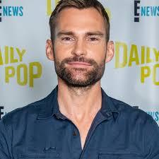 Mike Barnett, Co-Founder of The Lettermen, Dies at 89