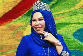 Netizens were quick to call her out on her insensitive behaviour for sitting on someone's grave. Datuk Seri Vida Loses Rm11mil The Star