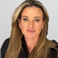 Lori Bowen's Instagram, Twitter & Facebook