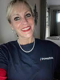 Lara Ayers's Instagram, Twitter & Facebook