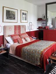 Chic Ideas For How To Decorate With Quilts Of All Types Chic Bedroom Decor Bedroom Furniture