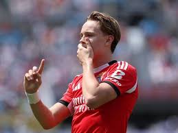 Milan & Como join Liverpool & Spurs in race for Norwegian talent Schjelderup