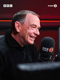 El cantante de Black Sabbath Ozzy Osbourne ha muerto a la edad de 76 años,  lo ha anunciado su familia. Una declaración dijo: "Con más tristeza de lo  que las meras palabras