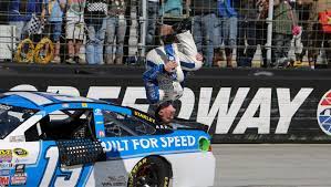 Edwards, 38, unexpectedly announced his retirement in january 2017, following a season where he nearly won the cup series championship. Nascar Q A Cousin Carl Edwards Teases But What S His Motivation