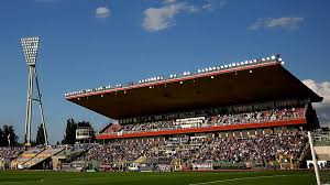 Replaymatches does not host or upload this material and is not responsible for the content. Vor Dem Abriss Nochmal Bfc Dynamo Gegen Bsg Chemie Corona Verhindert Letztes Halali Sportbuzzer De
