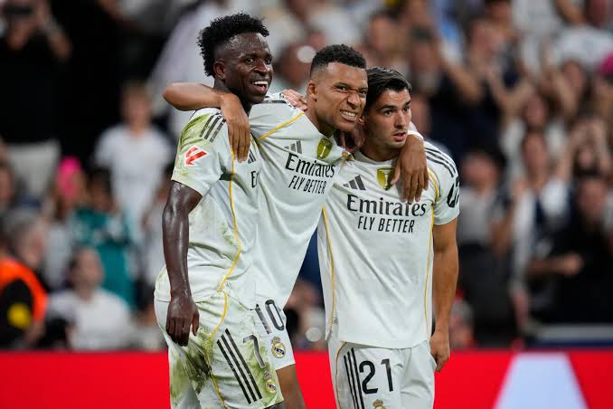 El tobillo de Mbappé, la sonrisa de Vinicius y el enfado del Villarreal con  el árbitro: "Si es difícil ganar en el Bernabéu, con estas cosas más" |  LaLiga EA Sports 2025 - 2026
