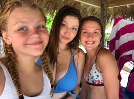 過去の日に誤った情報が多すぎるので、これを外に出します。  私の姉妹はLaineyとEmilyだけです😂何が起こっているのか、私の姉妹と私の母ダイアン・ヴァンランディングガムです。  私たちに嫌がらせしないで、もし呼ばれたら実際の家族を探しに行ってください。 私たちを ...