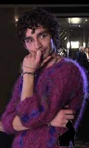 Love This Jumper Robert Sheehan Robert Sheehan Pretty People Robert
