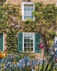 A Beautiful English Country Garden In Hemingford Grey Cambridgeshire English Country Gardens Hemingford Grey Country Gardening