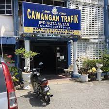 Kelab kebajikan masyarakat ipoh selatan membuat laporan polis berhubung insiden kumpulan tidak dikenali yang bertindak menurunkan bendera perak separuh tiang di stadium perak malam tadi. Fotos En Balai Polis Cawangan Trafik Kota Setar Kmf Estacion De Policia