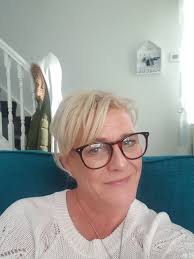 Does anyone have this Shark cordless vacuum and know why it keeps switching  off and flashing lights between hard floor and carpet please? I have  cleaned the filter, emptied, charged and removed