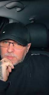 Can you message me now honey Your love makes my knees tremble I have been  looking for you for long It's true, without your love, I'm nothing. When  you talk to me,