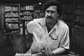 Atesora en su baúl de los recuerdos hasta la barba con la que se disfrazaba.160. Pablo Escobar Biography Net Worth Career Family Wife Children Parents Jail Death Ebiographypost