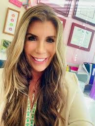 Lori Roland's Instagram, Twitter & Facebook