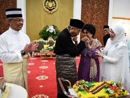 Agong's birthday is celebrated in various ways throughout malaysia. Agong Raja Permaisuri Berkenan Sambut Hari Jadi Pm Isteri