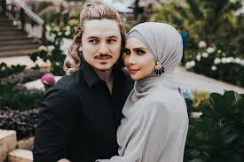 Beliau cukup terkenal dengan siri komedi kiah pekasam yang berjaya meletakkannya sebagai salah seorang pelakon. Mahu Hidup 55 Tahun Lagi Bersama Che Ta Ini Jawapan Jujur Zain Saidin Hiburan Mstar