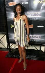 She is reportedly single currently but as per some rumors, she dated eddie murphy in 2007. Nischelle Turner Grabien The Multimedia Marketplace