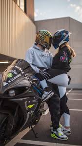 Kartun romantis couple kebaya lurik bersepeda : Riders Couples Hd Wallpaper Bike Couple Biker Photoshoot Biker Couple