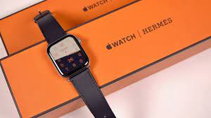 This time the french company has released watch bands for the apple watch. Unboxing A 1 400 Apple Watch Hermes Experience Series 4 Youtube