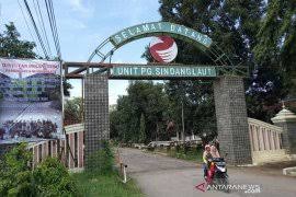 Check spelling or type a new query. Pg Sindanglaut Akan Tutup Giling Petani Tebu Cirebon Resah Antara News Jawa Barat