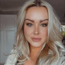 Looking for a cleaner for Red Lodge. 3 bed bungalow . To include windows ,  vaccuming , clean floors