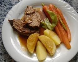 Geschmorter Kalbstafelspitz Mit Gemusesauce Rezept Rezept Rezepte Schmoren Lebensmittel Essen