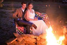 25 Casual Wedding Ideas For Relaxed Brides Rustic Wedding Wedding Themes Rustic Bonfire Wedding