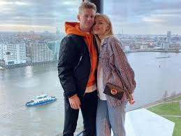 Присоединяйтесь к facebook, чтобы связаться с oleksandr zinchenko и найти других друзей. Aleksandr Zinchenko Zhenilsya Na Sportivnoj Zhurnalistke V Centre Kieva Foto Chitat Na Golos Ua