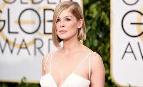 Обладательница премий «золотой глобус» и «эмми», номинантка на «оскар». Rosamund Pike Net Worth 2021 Age Height Weight Boyfriend Dating Bio Wiki Wealthy Persons