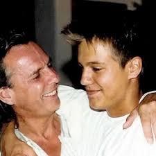 JPMS Italia annuncia con grande tristezza la scomparsa di Angus Mitchell,  53 anni, figlio del leggendario Paul Mitchell e comproprietario di John  Paul Mitchell Systems insieme con John Paul DeJoria. Come figlio