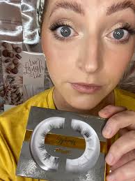 Are there beauty supply stores in the area that sell lash clusters?