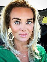 Monique westenberg reageert op zwangerschapsgeruchten. Monique Emotioneel Door Herinneringen En Rens Showt Babybuik Showbytes Ad Nl