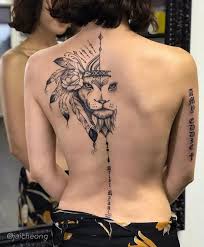 Tatouage femme dos discret agr able petit tatouage discret sumber : 100 Magnifiques Tatouages Dos Pour Femme Tatouez