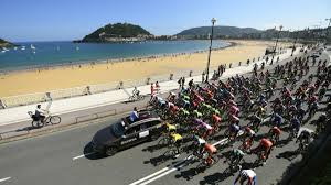 È il capoluogo della provincia di gipuzkoa, parte della comunità autonoma del paese basco. Sprint Action Und Erste Bergankunfte So Startet Die Vuelta 2019 Eurosport