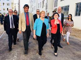 He was minister of michelle bachelet. Alvaro Elizalde Junto A Presidenta Michelle Bachelet En Facebook