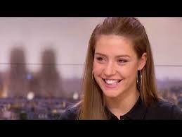 Amanda Herzberg's Instagram, Twitter & Facebook