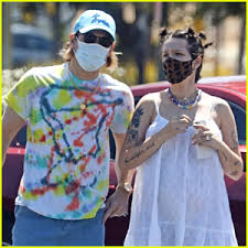 Omg halsey and alev aydin are friends?? Alev Aydin Photos News And Videos Just Jared