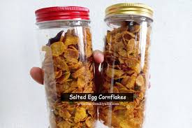 Kerepek cornflakes pedas homemade yang telah menjadi viral di kalangan siswa siswi di politeknik mukah kini mencapai kadar permintaan yang banyak. Resepi Cornflakes Telur Masin Salted Egg Cornflakes