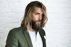 Alors terminé d'avoir un côté du crâne plus court que l'autre parce que vous avez eu la main lourde. Quelle Coupe De Cheveux Accorder Avec Sa Barbe Mabellebarbe